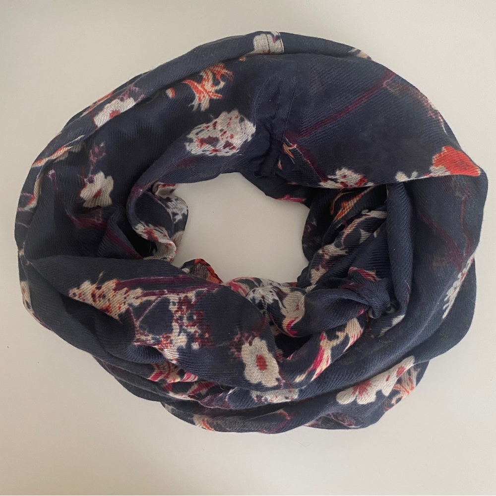 H&M Women’s Infinity Scarf in Floral Print